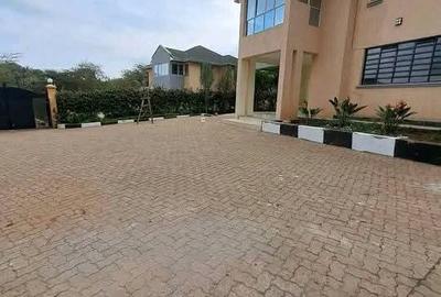 4 Bed Townhouse with En Suite in Karen - 2