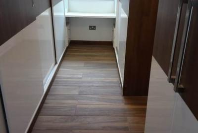 5 Bed Townhouse with En Suite at Lavington Green - 4