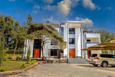 7 Bed House with En Suite in Karen