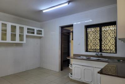 5 Bed Townhouse with En Suite in Nyari - 4