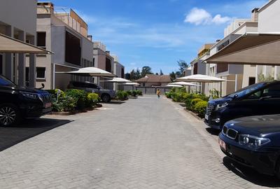 5 Bed Villa with En Suite in Lavington