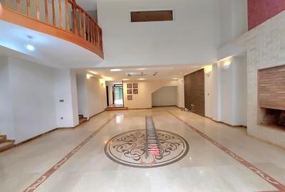 5 Bed Townhouse with En Suite in Lavington - 3
