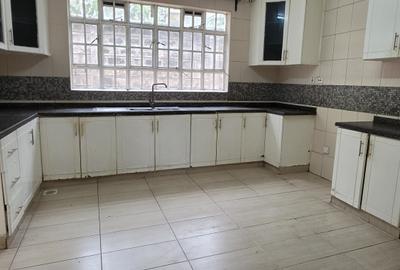 5 Bed Villa with En Suite in Lavington - 4