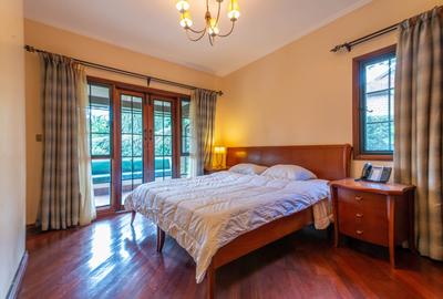 4 Bed Villa with En Suite in Ridgeways - 3