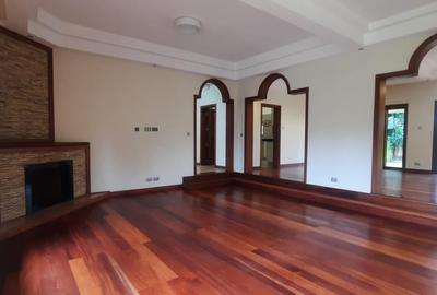 5 Bed Townhouse with En Suite at Lavington - 2