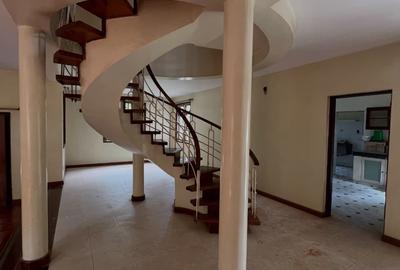 4 Bed Townhouse with En Suite in Lavington - 4