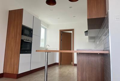 3 Bed Apartment with En Suite in Parklands - 4