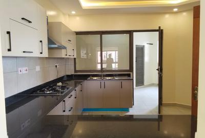 3 Bed Apartment with En Suite in Kilimani - 4