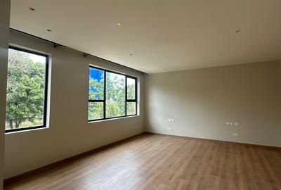 5 Bed Villa with En Suite in Westlands Area - 2