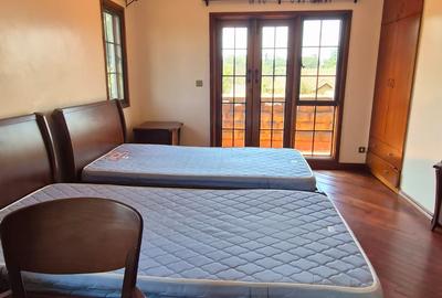 4 Bed Villa with En Suite in Windsor - 2