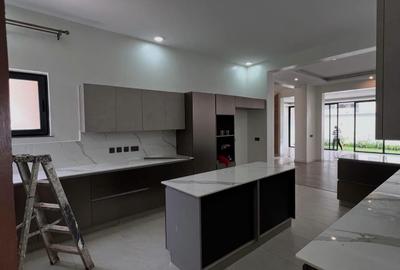 5 Bed Villa with En Suite in Lavington - 2