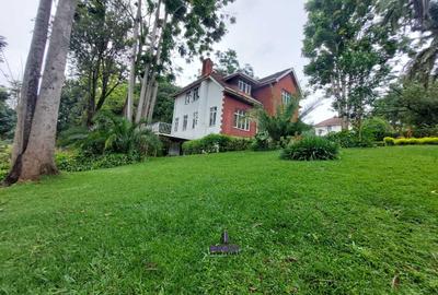 5 Bed Villa with En Suite at Lone Tree - 2
