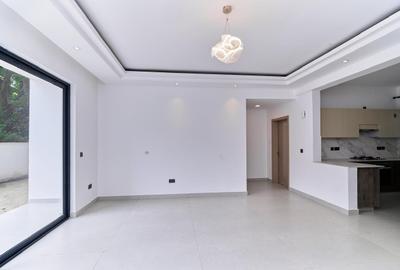 2 Bed Apartment with Gym in Brookside - 4