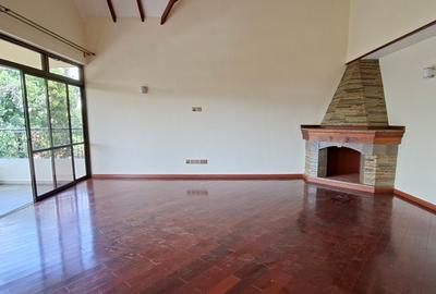 5 Bed House with En Suite in Lavington - 4