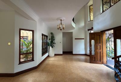 5 Bed Townhouse with En Suite at Old Runda - 2