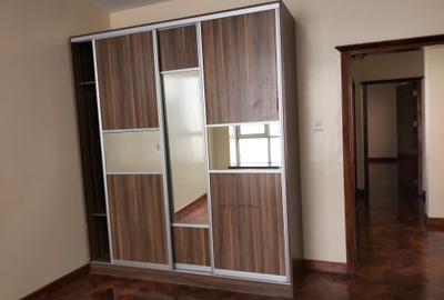 5 Bed Townhouse with En Suite in Lavington - 3