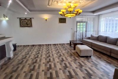 5 Bed House with En Suite in Runda - 3
