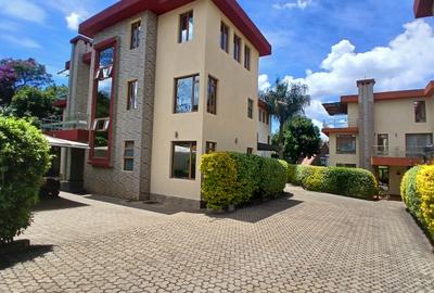 5 Bed Townhouse with En Suite at Lavington Green