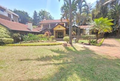 4 Bed House with En Suite in Lavington - 4
