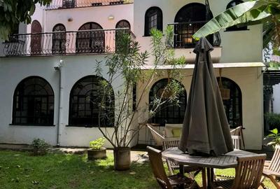 5 Bed Townhouse with En Suite in Riverside