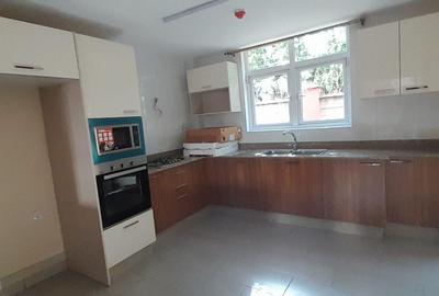 3 Bed Apartment with En Suite in Kilimani - 2