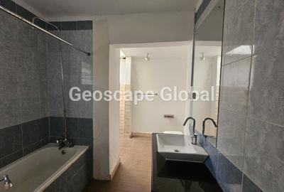 4 Bed House with En Suite in Loresho - 4