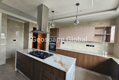 4 Bed Apartment with En Suite in Riverside - 4
