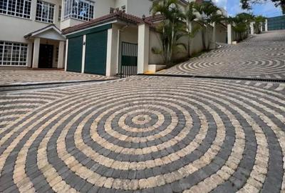 5 Bed Townhouse with En Suite in Kyuna - 2