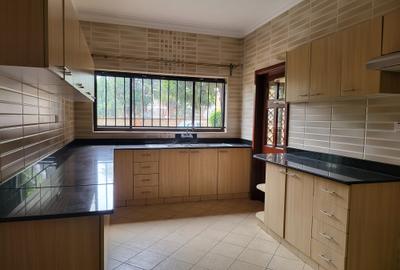 4 Bed Apartment with En Suite in General Mathenge - 3