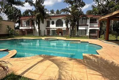 6 Bed Villa with En Suite in Nyari - 2