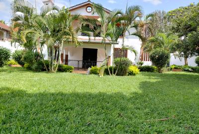 5 Bed House with En Suite in Runda - 2