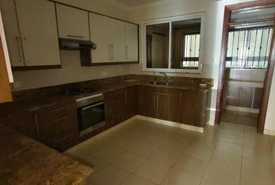 3 Bed Apartment with En Suite in Riverside - 2