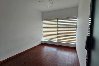 2,734 ft² Office with Service Charge Included at Riverside Drive - 2