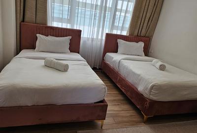 Serviced 2 Bed Apartment with En Suite at City Park Drive - 3