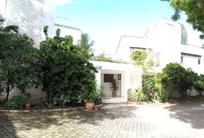 3 Bed Townhouse with En Suite at Hr3000