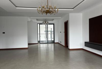 4 Bed Apartment with En Suite at Riverside Drive - 3