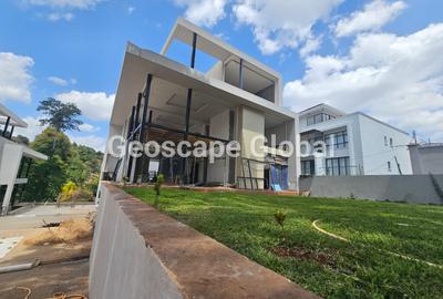 5 Bed Villa with En Suite in Lavington