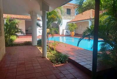 5 Bed Townhouse with En Suite at Bofa