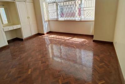 3 Bed Apartment with En Suite in Rhapta Road - 4