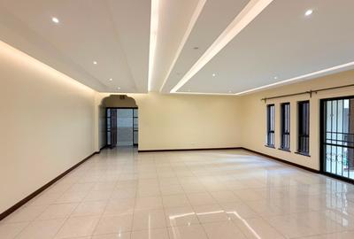 4 Bed Apartment with En Suite in Brookside