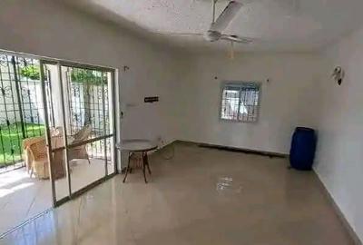 3 Bed Townhouse with En Suite at Greenwood Drive - 4