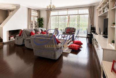 4 Bed House with En Suite at Crescent - 2
