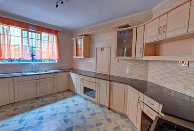 4 Bed Townhouse with En Suite in Lavington - 4