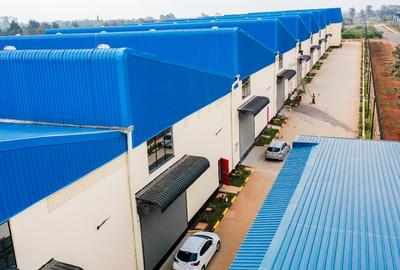 1,026 m² Warehouse with Service Charge Included in Tatu City