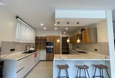 4 Bed Apartment with En Suite in Spring Valley - 2
