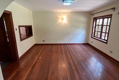 4 Bed Villa with En Suite in Lavington - 2