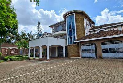 5 Bed House with En Suite in Runda - 2