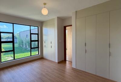 6 Bed Townhouse with En Suite in Karen - 4