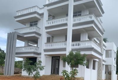 6 Bed Villa with En Suite in Diani