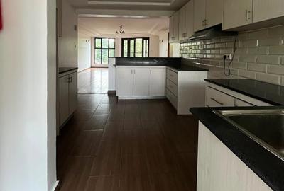 3 Bed Apartment with En Suite in Riverside - 4